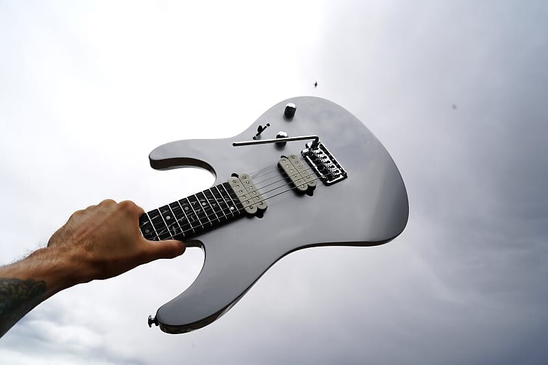 Электрогитара Ibanez Signature TOD10 - Silver Tim Henson 6-String Electric Guitar w/ Gig Bag
Электрогитара Ibanez Signature TOD10 - Silver Tim Henson 6-String Electric Guitar w/ Gig Bag