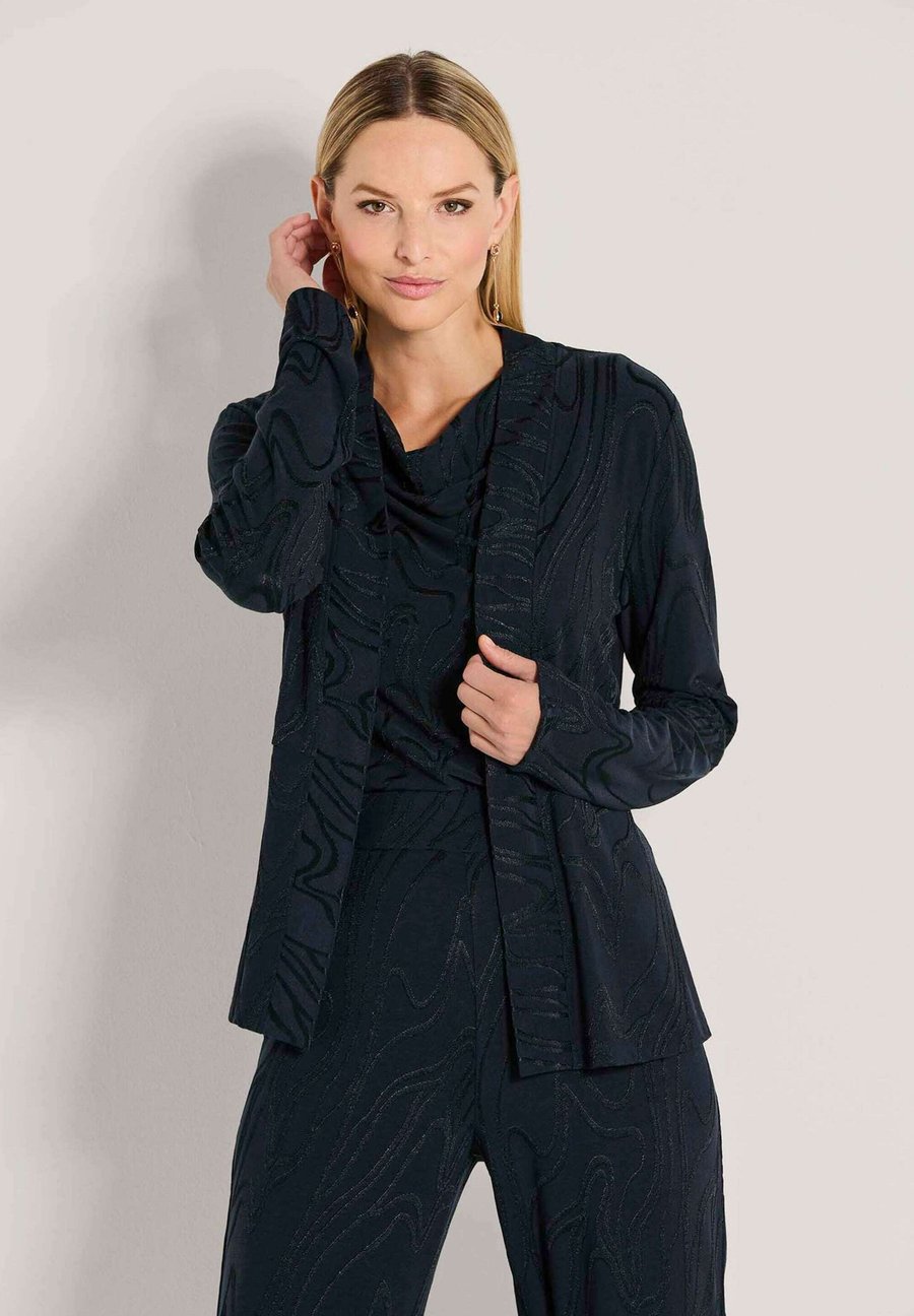 Кардиган MADELEINE Cardigan, Navy Black/Blue
Кардиган MADELEINE Cardigan, Navy Black/Blue
