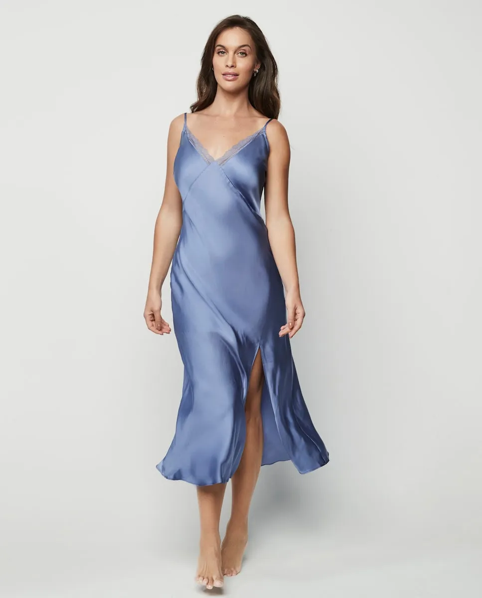Длинная ночная рубашка в нижнем белье с регулируемыми бретелями и внутренней подкладкой Selmark, синий
Длинная ночная рубашка в нижнем белье с регулируемыми бретелями и внутренней подкладкой Selmark, синий