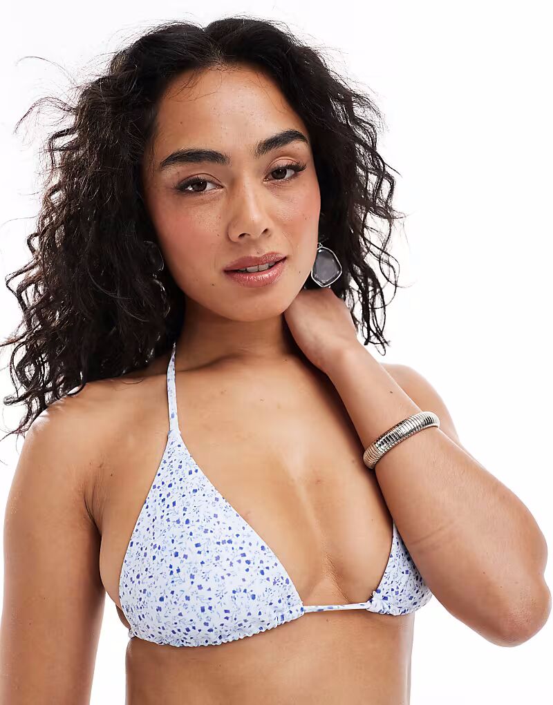 Треугольный бикини-топ Daisy Street с завязкой на шее, с синим мелким цветочным узором
Треугольный бикини-топ Daisy Street с завязкой на шее, с синим мелким цветочным узором