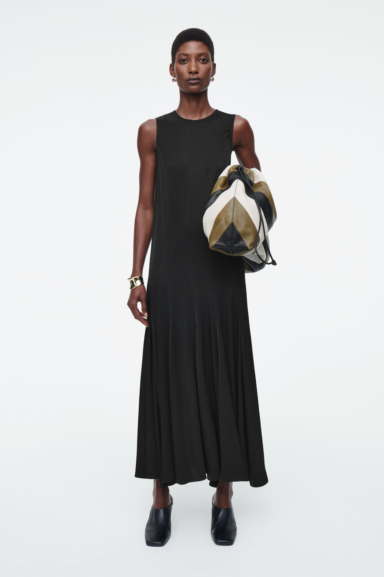 Асимметричное платье-миди с оборками COS, черный
Асимметричное платье-миди с оборками COS, черный