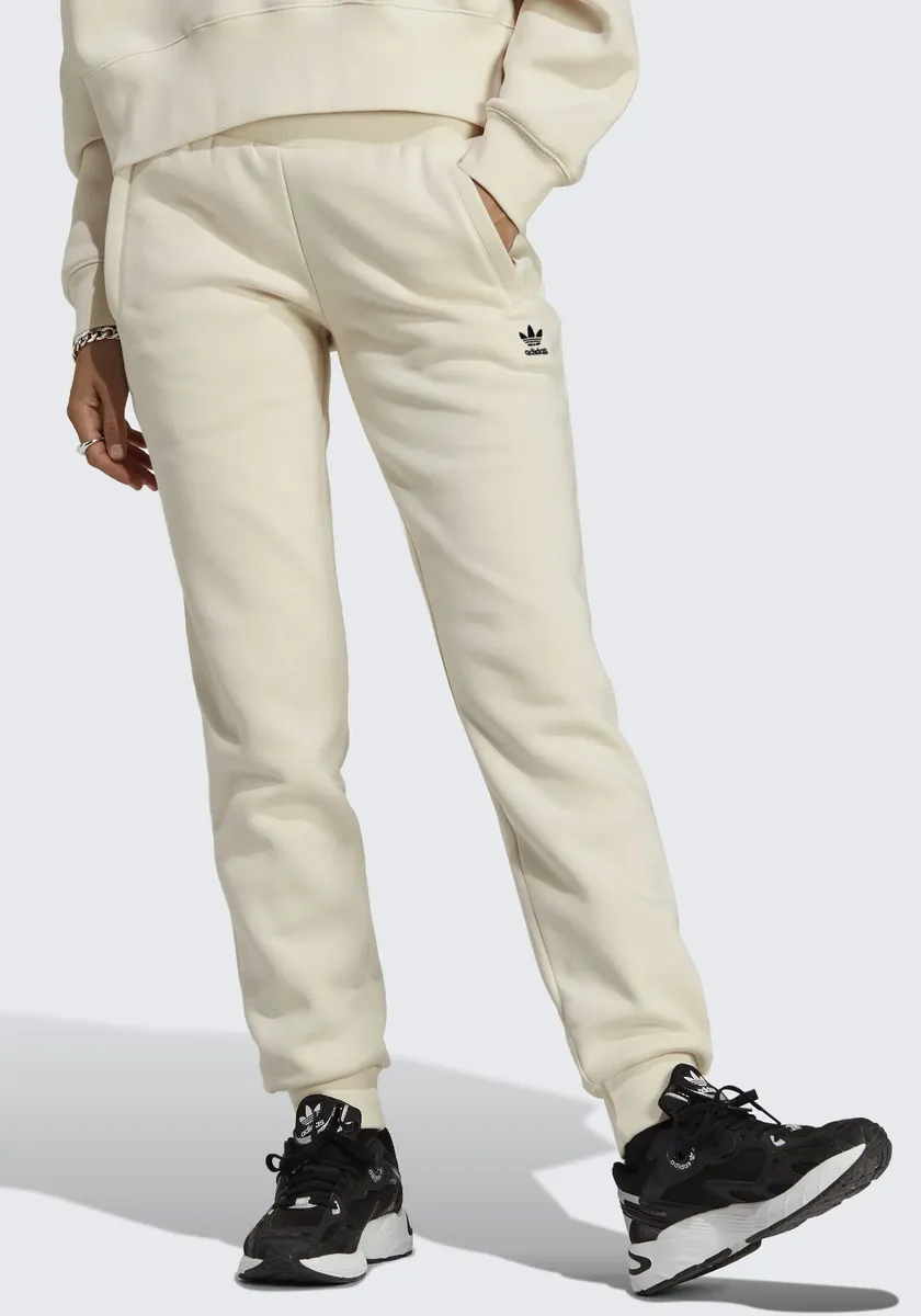 Спортивные брюки Adidas Originals "ADICOLOR ESSENTIALS FLEECE SLIM" (1 шт.), цвет Wonder White
Спортивные брюки Adidas Originals "ADICOLOR ESSENTIALS FLEECE SLIM" (1 шт.), цвет Wonder White