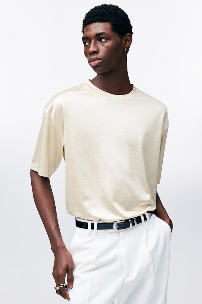 Атласная футболка свободного кроя H&M, бежевый
Атласная футболка свободного кроя H&M, бежевый