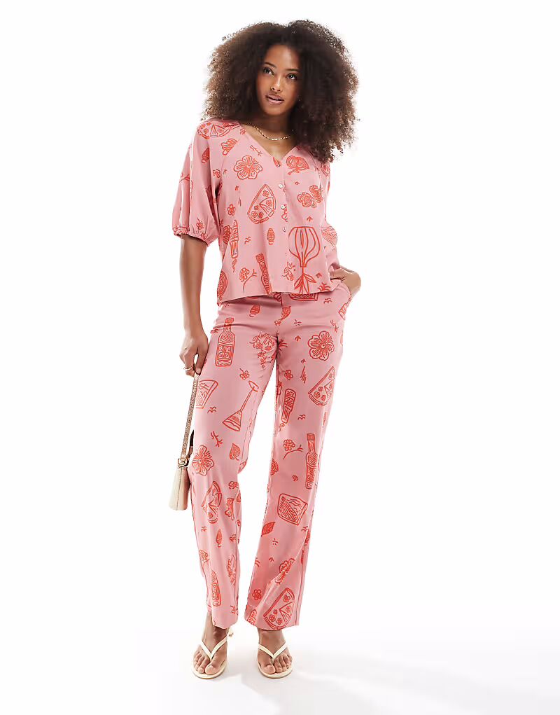 Широкие брюки с высокой талией, с принтом в виде розового эскиза Object
Широкие брюки с высокой талией, с принтом в виде розового эскиза Object