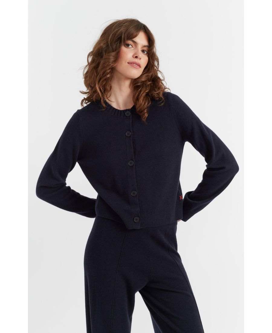 Женский укороченный кардиган с круглым вырезом из смеси шерсти и кашемира Chinti & Parker, Navy
Женский укороченный кардиган с круглым вырезом из смеси шерсти и кашемира Chinti & Parker, Navy