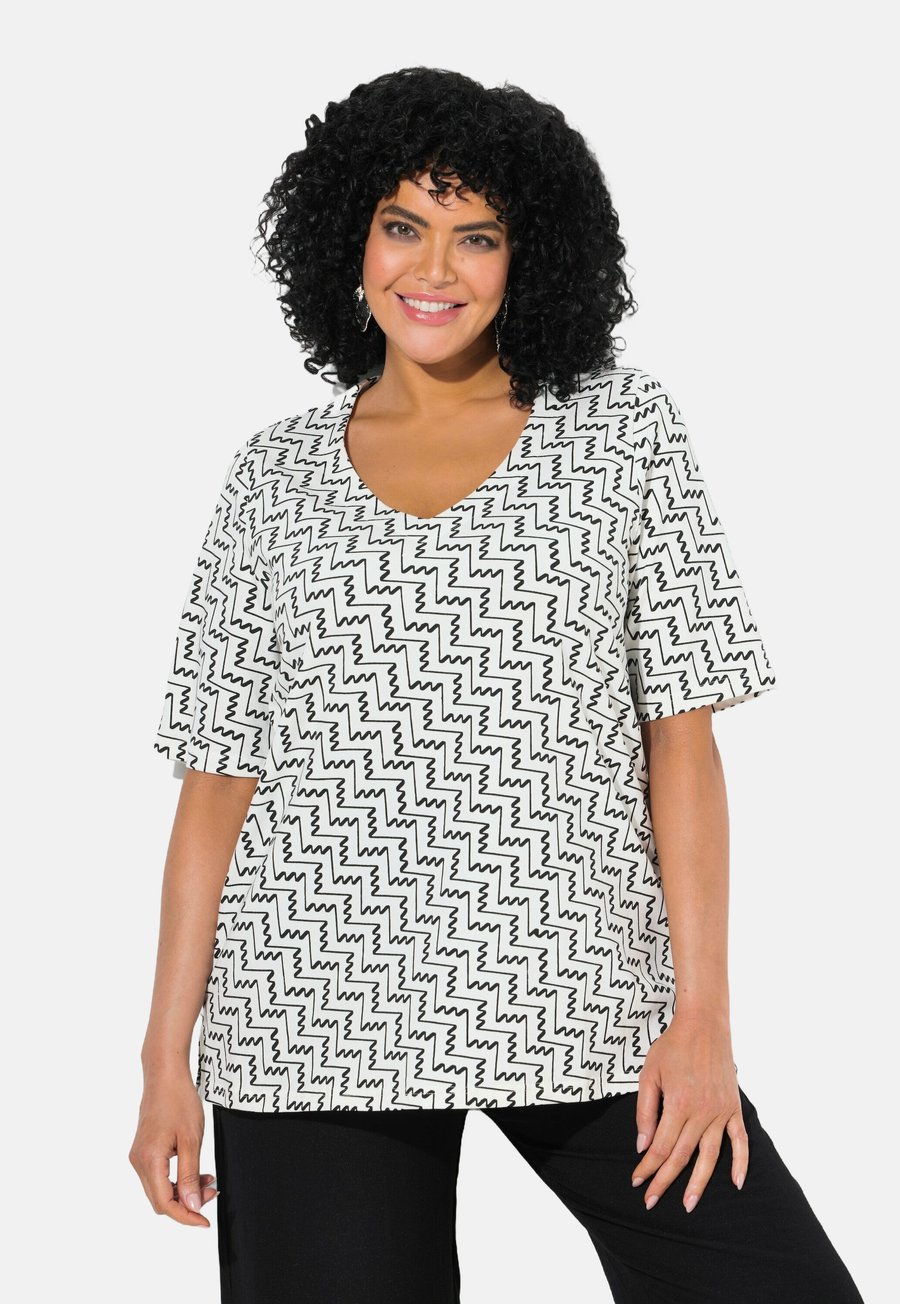 Футболка Ulla Popken ZIGZAG SHORT SLEEVE V-NECK , Off-White/White, Белый, Футболка Ulla Popken ZIGZAG SHORT SLEEVE V-NECK , Off-White/White
Футболка Ulla Popken ZIGZAG SHORT SLEEVE V-NECK , Off-White/White, Белый, Футболка Ulla Popken ZIGZAG SHORT SLEEVE V-NECK , Off-White/White
