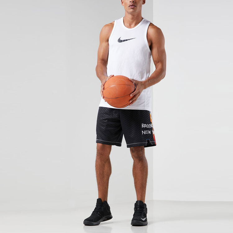 Мужские баскетбольные шорты Nike, цвет Black
Мужские баскетбольные шорты Nike, цвет Black