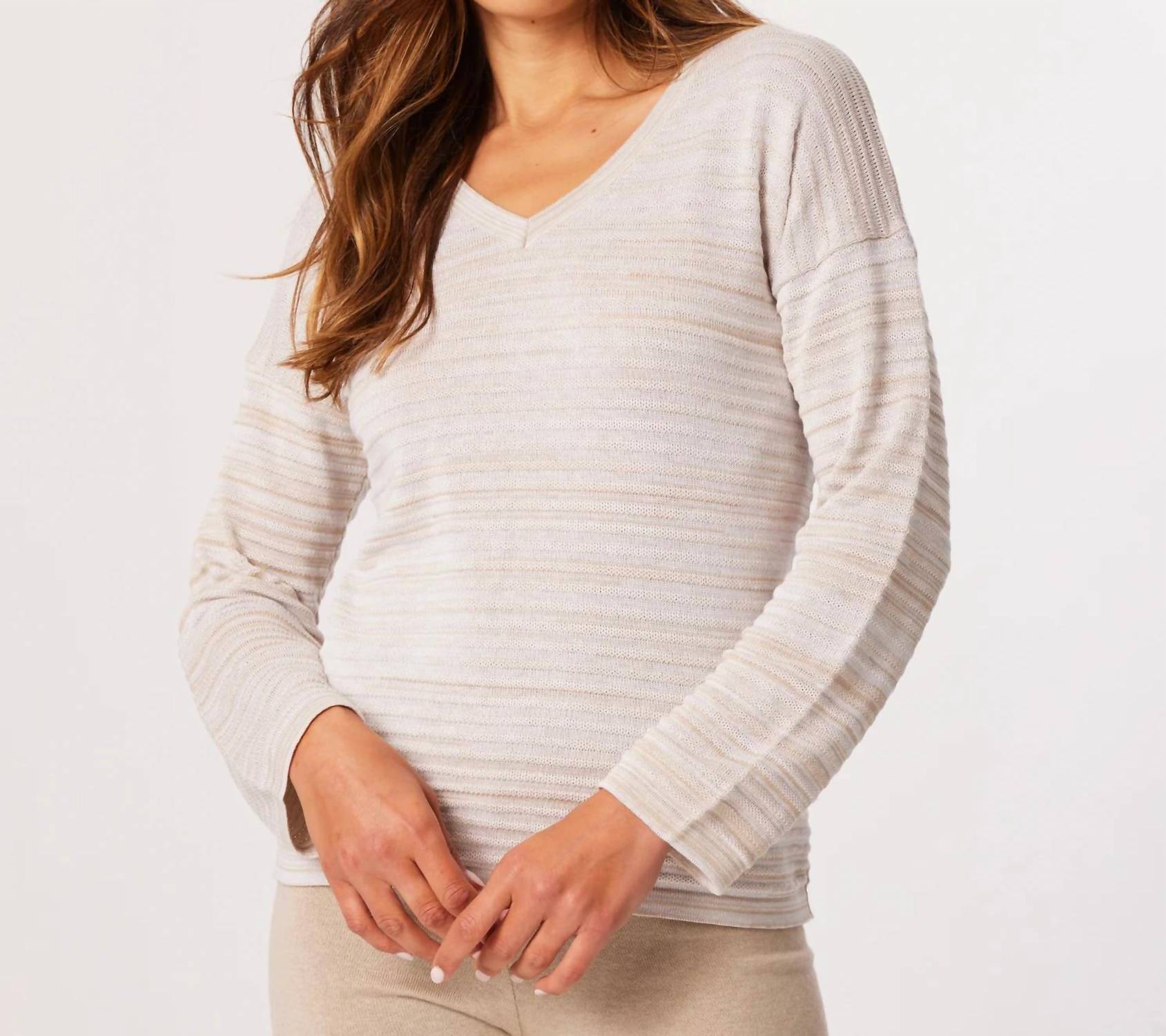 Свитер спейс дай в бежево-белом цвете French kyss
Свитер спейс дай в бежево-белом цвете French kyss