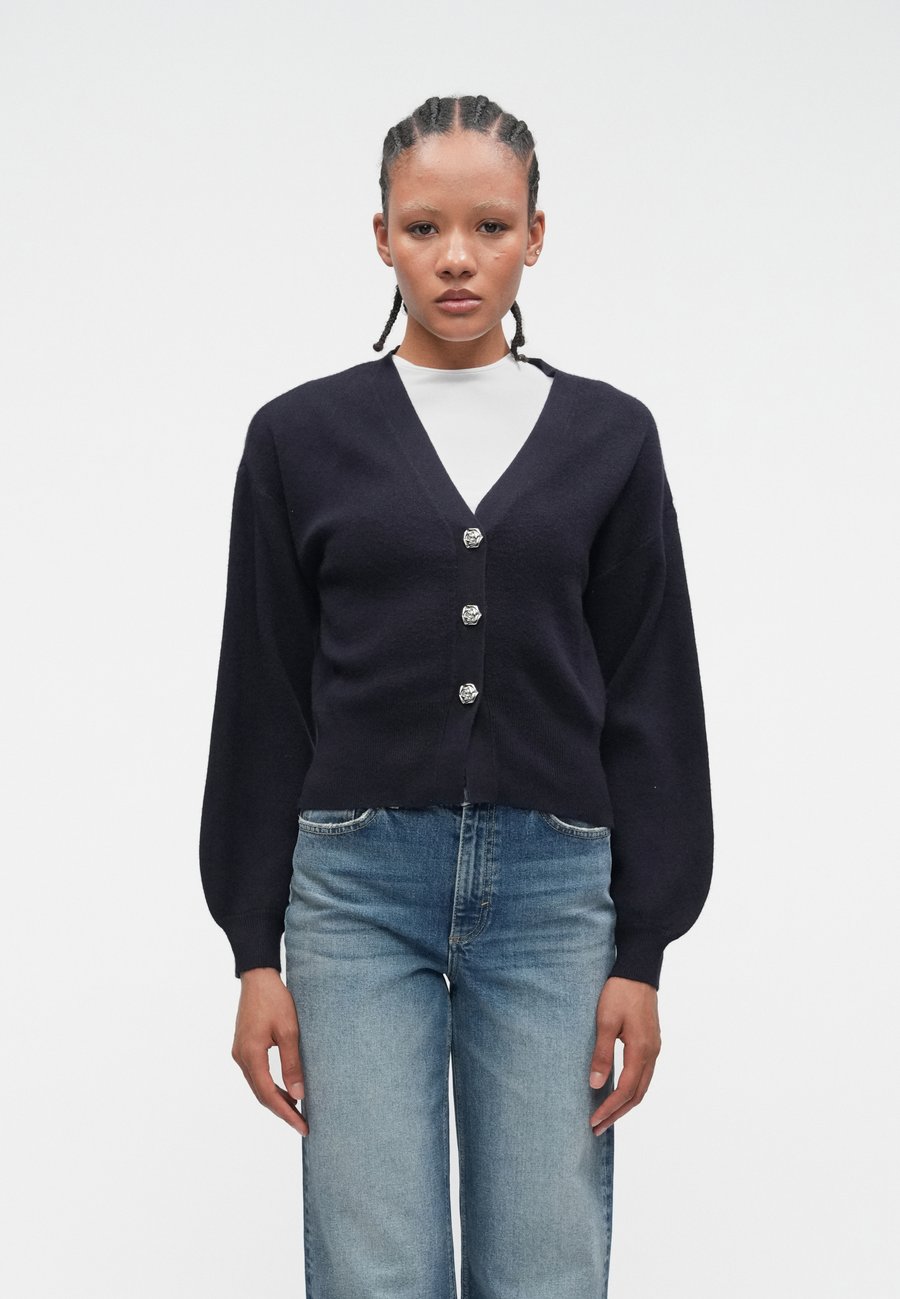 Кардиган ONLY LIBI, Night Sky/Silver Coloured/Dark Blue
Кардиган ONLY LIBI, Night Sky/Silver Coloured/Dark Blue