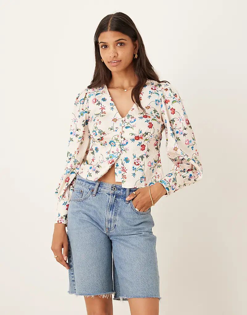 Гламурный топ с V-образным вырезом и длинными рукавами-буфами из разноцветного цветочного камня
Гламурный топ с V-образным вырезом и длинными рукавами-буфами из разноцветного цветочного камня