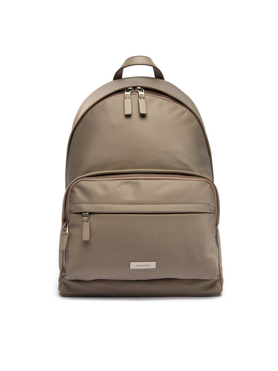 Рюкзак Sleek Round LV04D3143G Calvin Klein, бежевый
Рюкзак Sleek Round LV04D3143G Calvin Klein, бежевый