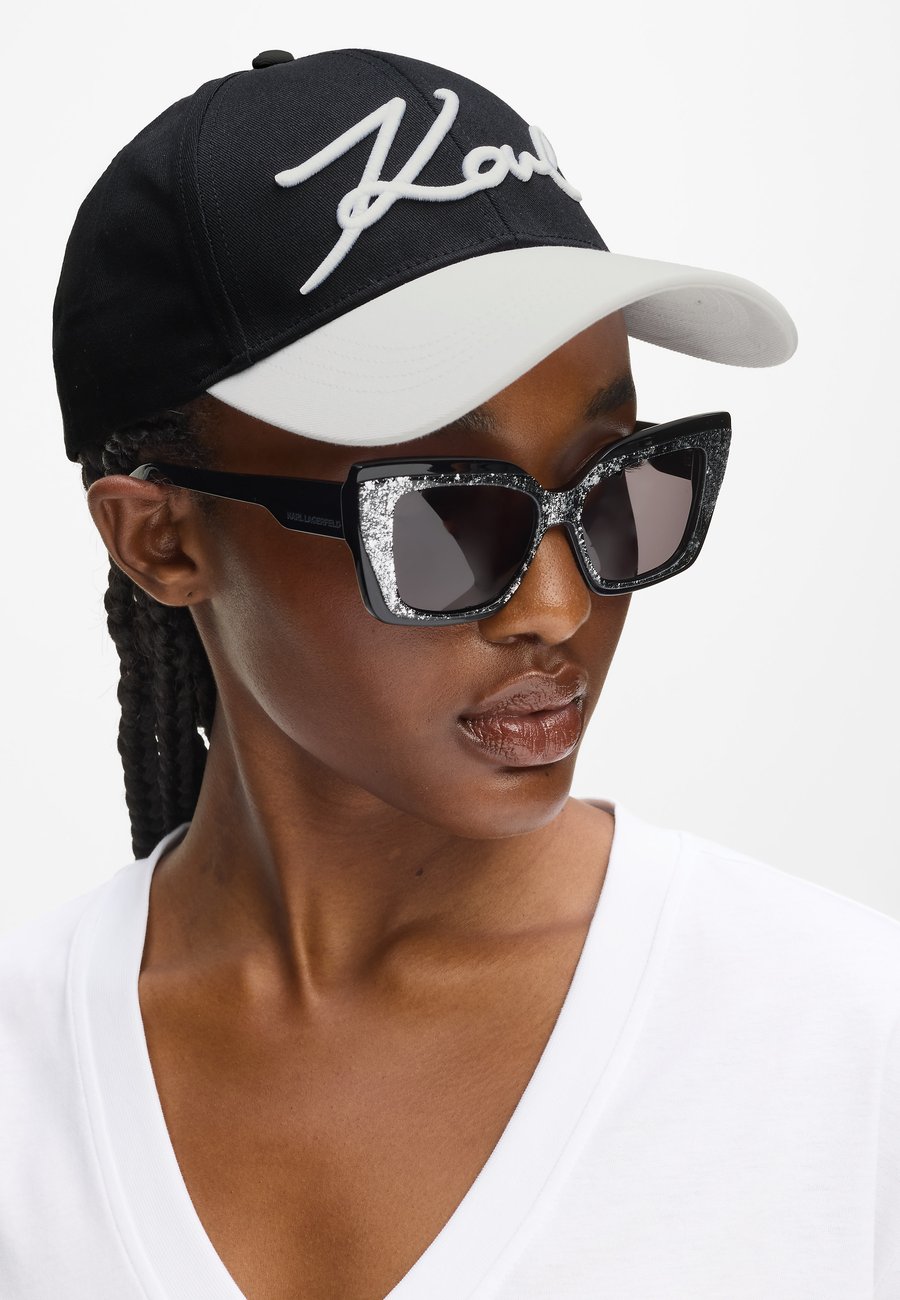 Бейсболка KARL LAGERFELD Cap, White/Black/Black
Бейсболка KARL LAGERFELD Cap, White/Black/Black