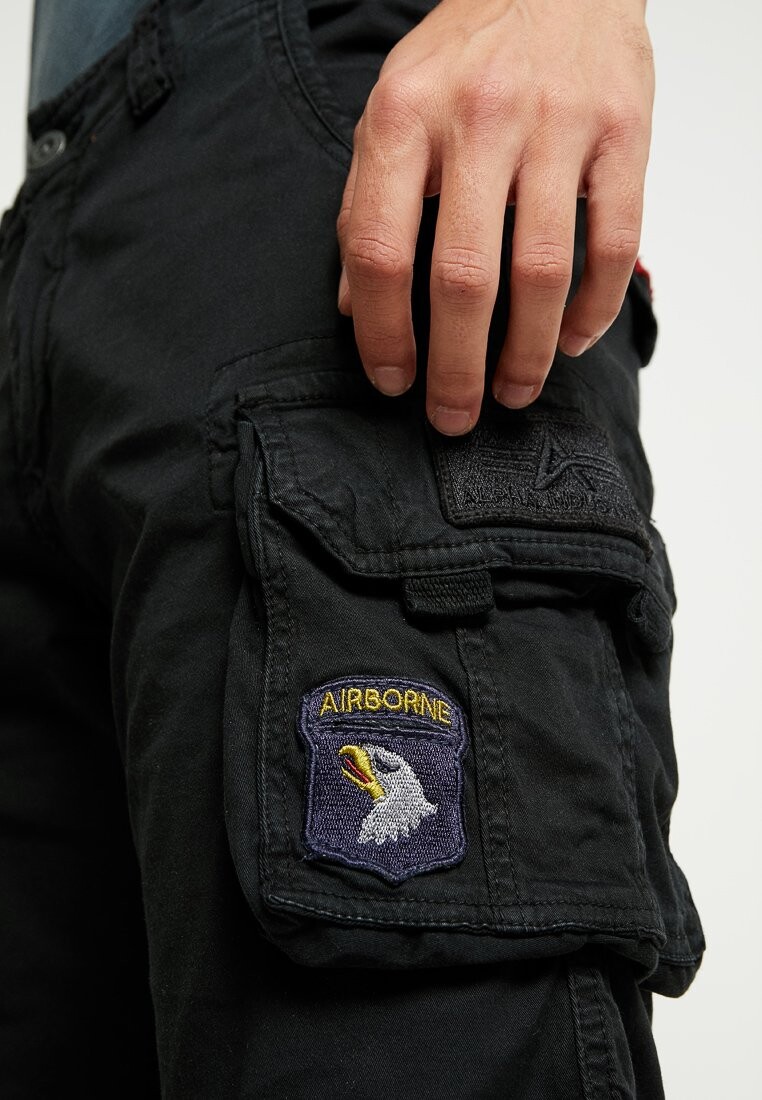 Шорты Crew Patch Alpha Industries, черные
Шорты Crew Patch Alpha Industries, черные