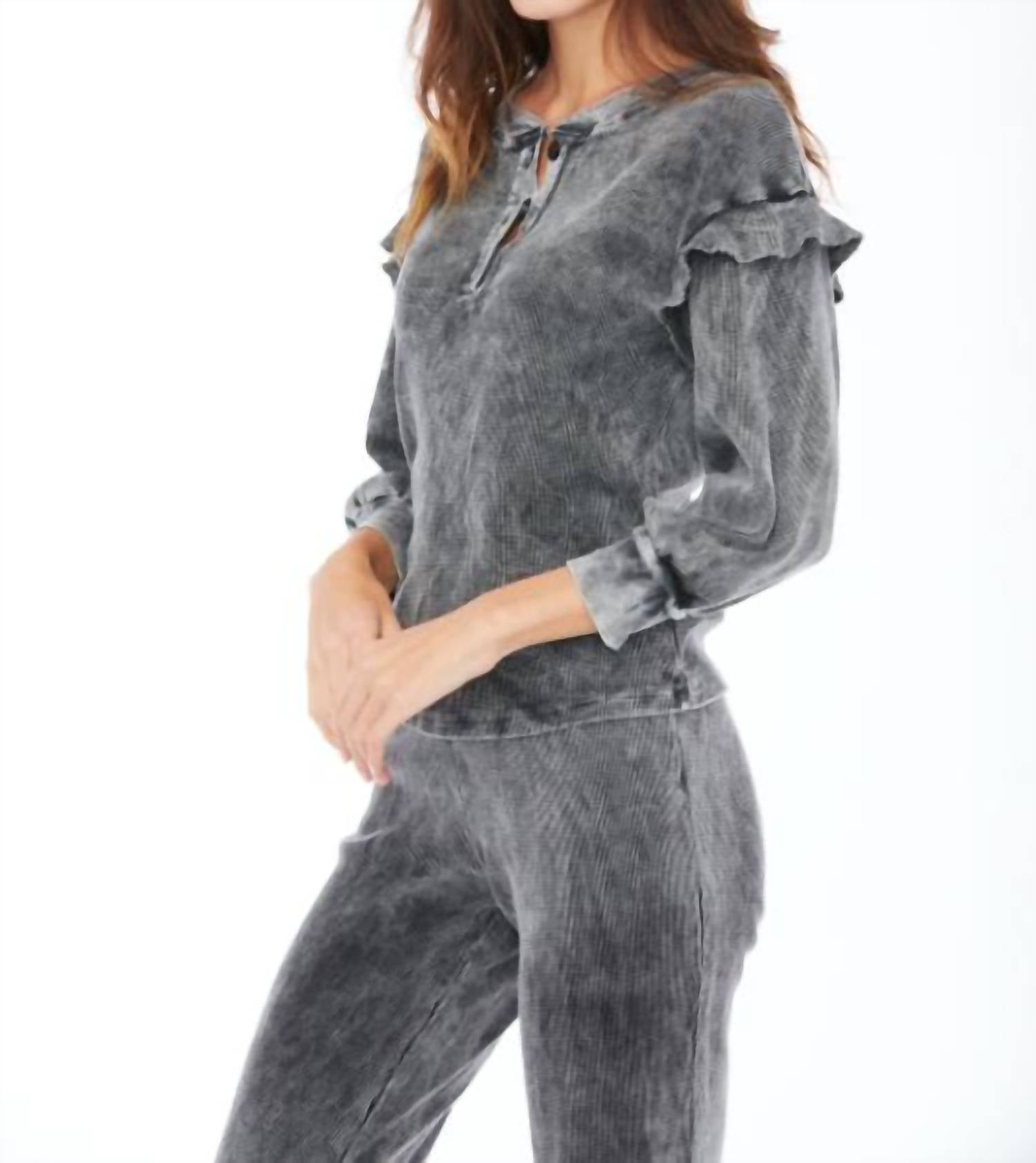 Пуловер Wren черного цвета sundays
Пуловер Wren черного цвета sundays