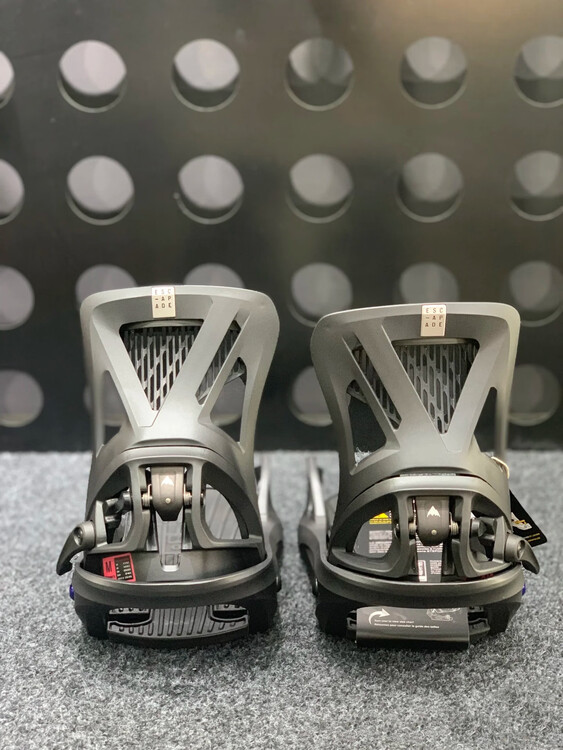 Новые крепления Burton step-on для мужчин и женщин, от начинающих до продвинутых, быстросъемные для сноуборда w25 черные двойная задняя пластина women's m
Новые крепления Burton step-on для мужчин и женщин, от начинающих до продвинутых, быстросъемные для сноуборда w25 черные двойная задняя пластина women's m