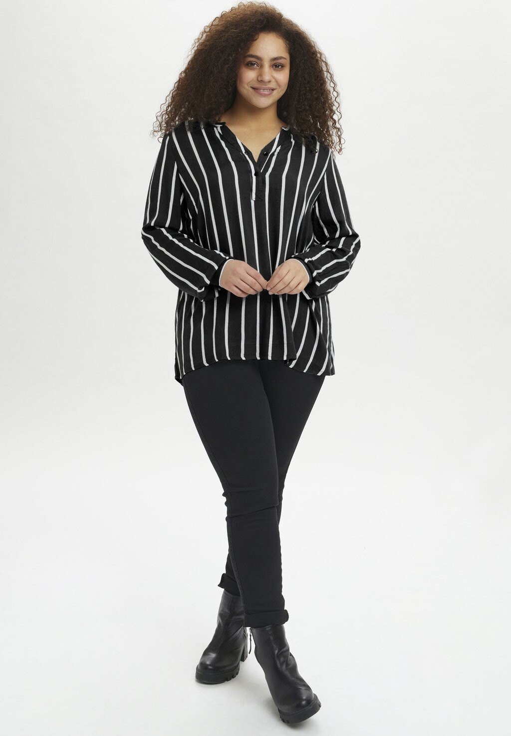 Блузка Kaffe Curve Kcsida, черный/кремовый
Блузка Kaffe Curve Kcsida, черный/кремовый