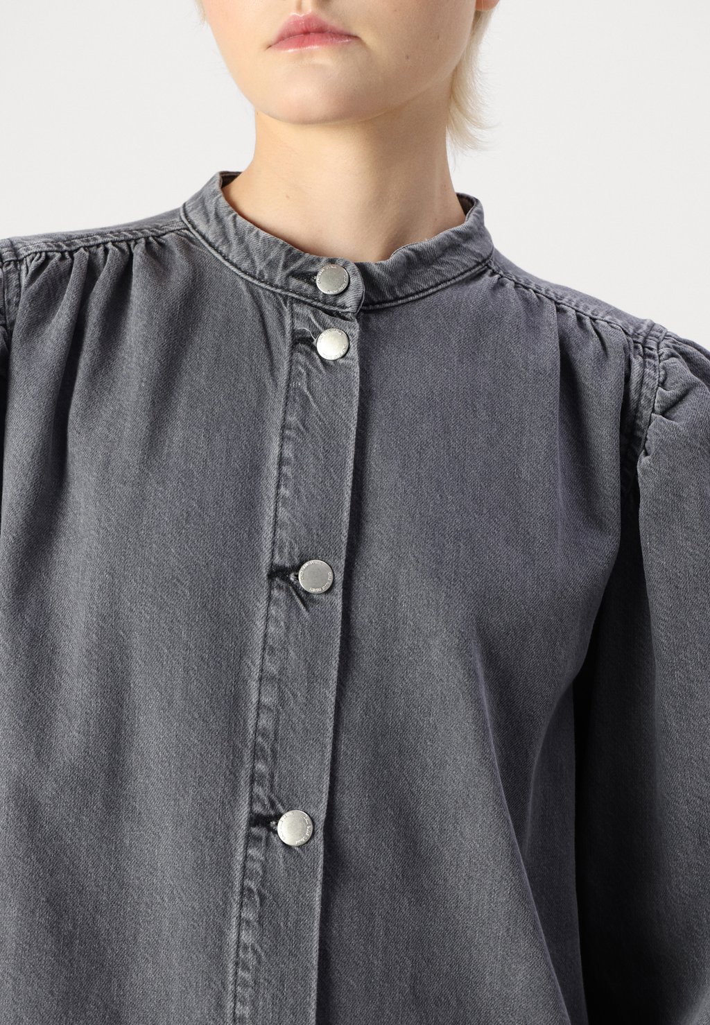 Платье из денима ONLBEATE MIDI DRESS ONLY, серый деним
Платье из денима ONLBEATE MIDI DRESS ONLY, серый деним