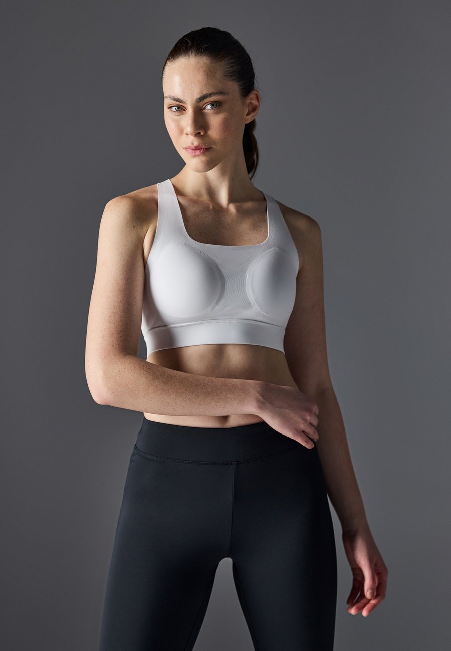 Бюстгальтер Even&Odd active MEDIUM SUPPORT SQUARE NECK SPORTS BRA WITH PADDING, Off-White
Бюстгальтер Even&Odd active MEDIUM SUPPORT SQUARE NECK SPORTS BRA WITH PADDING, Off-White