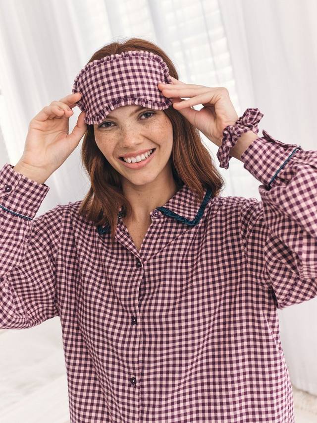 Комплект пижамы с рюшами и пуговицами в клетку Chelsea Peers, Pink
Комплект пижамы с рюшами и пуговицами в клетку Chelsea Peers, Pink