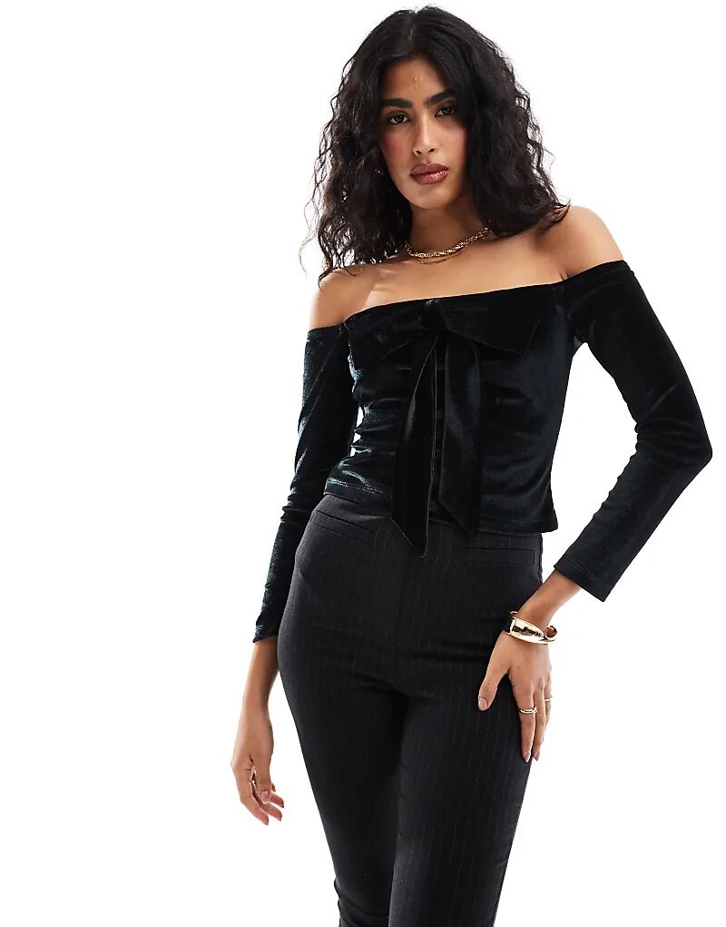 Бархатный топ с длинными рукавами и экстремальным бантом черного цвета ASOS DESIGN
Бархатный топ с длинными рукавами и экстремальным бантом черного цвета ASOS DESIGN