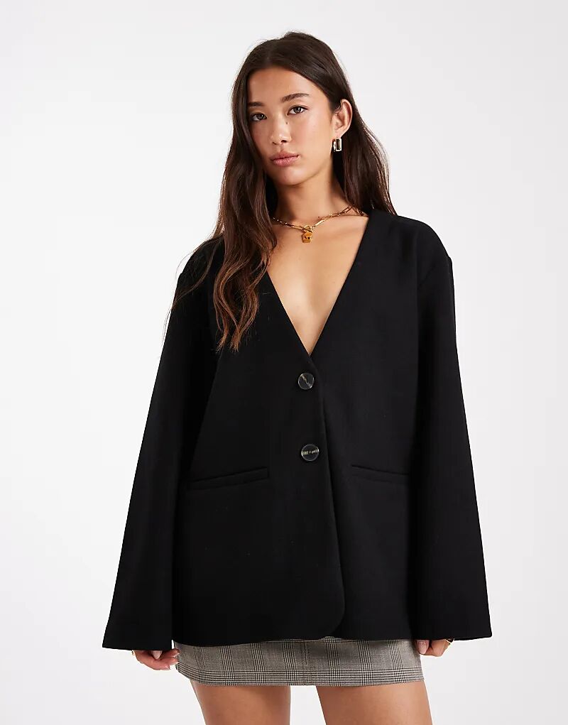 Пальто ONLY с V-образным вырезом черного цвета
Пальто ONLY с V-образным вырезом черного цвета