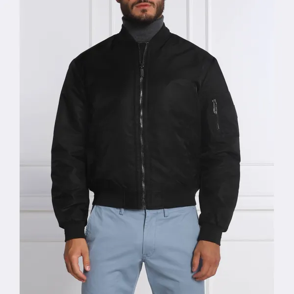 Бомбер стандартного кроя Calvin Klein, черный
Бомбер стандартного кроя Calvin Klein, черный