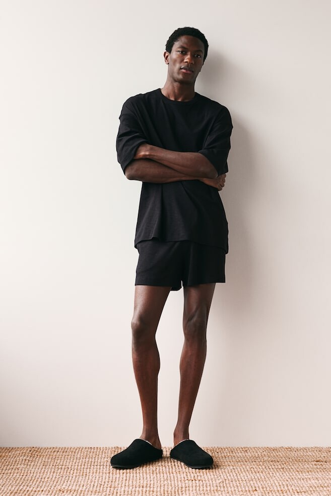 Футболка для сна и шорты H&M, черный
Футболка для сна и шорты H&M, черный