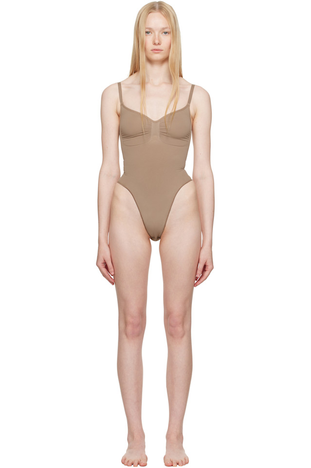 Безупречный скульптурный боди-стринги Skims, цвет sienna 
Безупречный скульптурный боди-стринги Skims, цвет sienna