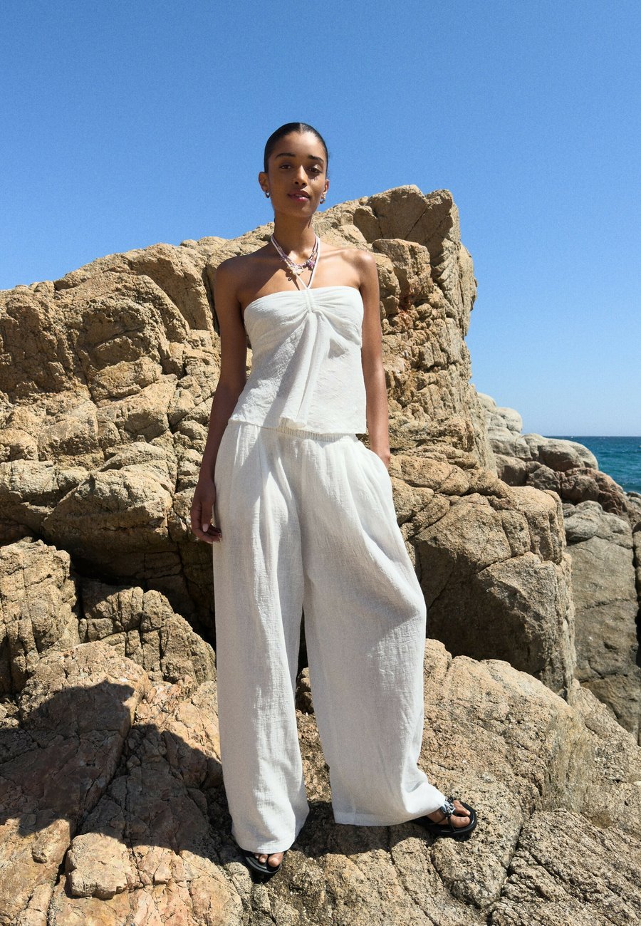 Брюки Bershka WIDE, White
Брюки Bershka WIDE, White