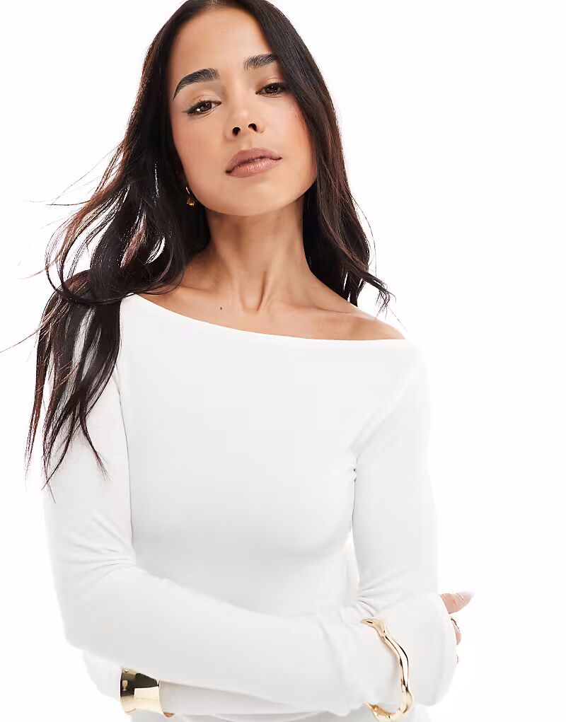 Бежевая футболка с длинными рукавами и сборками по бокам Bershka
Бежевая футболка с длинными рукавами и сборками по бокам Bershka