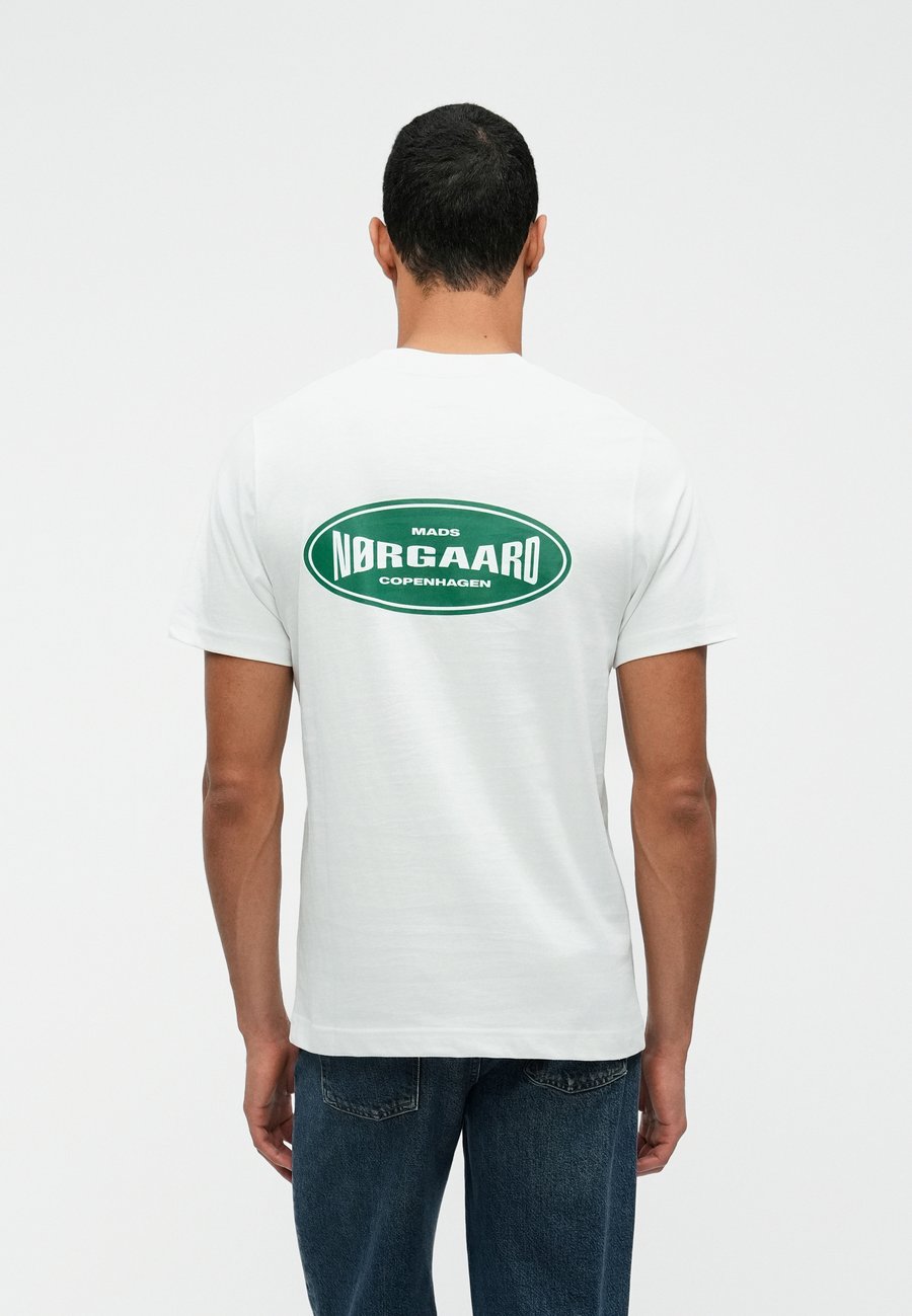 Футболка Mads Nørgaard BIG LOGO FRODE TEE, White, Белый, Футболка Mads Nørgaard BIG LOGO FRODE TEE, White
Футболка Mads Nørgaard BIG LOGO FRODE TEE, White, Белый, Футболка Mads Nørgaard BIG LOGO FRODE TEE, White