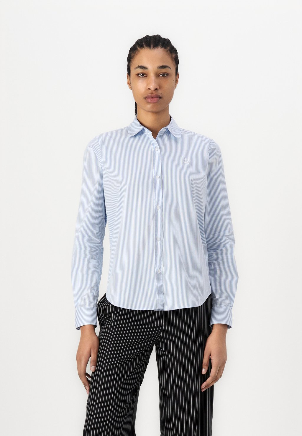 Блузка на пуговицах THE ESSENTIAL SHIRT HUGO, светло-голубой
Блузка на пуговицах THE ESSENTIAL SHIRT HUGO, светло-голубой