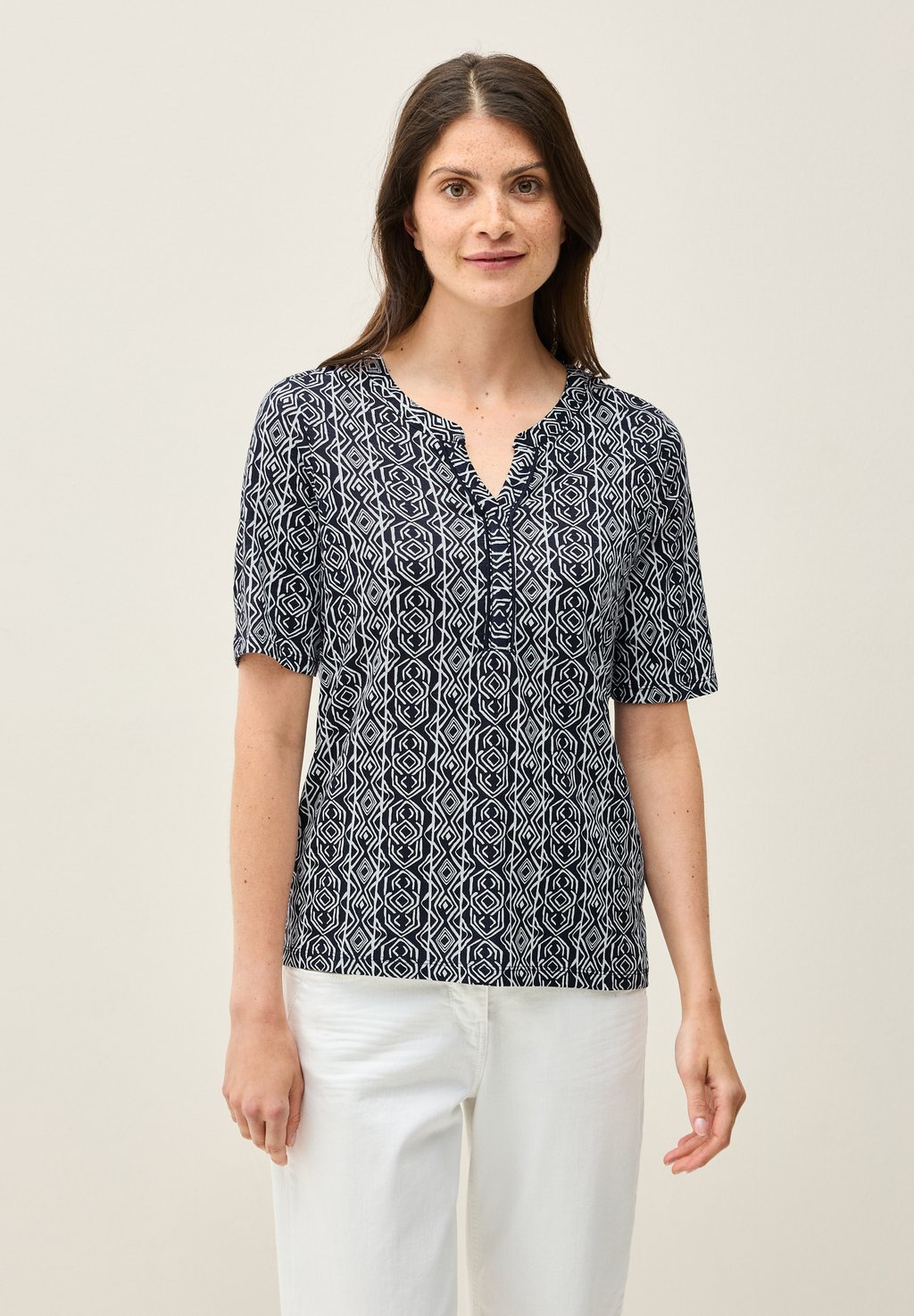 Футболка с принтом LOOK Cecil, цвет Blau
Футболка с принтом LOOK Cecil, цвет Blau