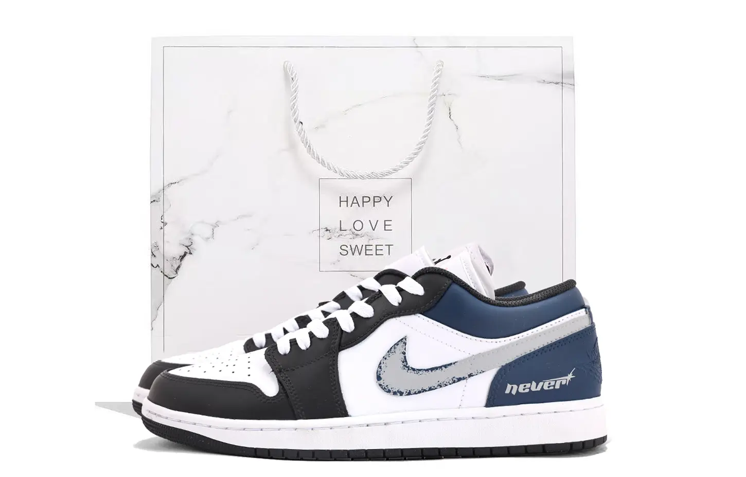 Jordan Эйр 1 устойчивые к истиранию кроссовки низкие винтажные баскетбольные унисекс черно-бело-синие, цвет Black White Blue
Jordan Эйр 1 устойчивые к истиранию кроссовки низкие винтажные баскетбольные унисекс черно-бело-синие, цвет Black White Blue