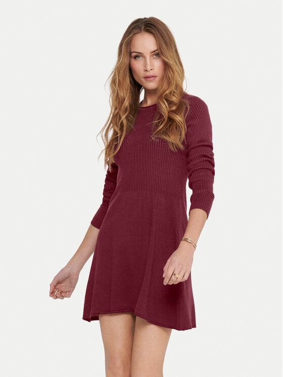 Вязаное платье regular fit Alma 15185761 Only, красный
Вязаное платье regular fit Alma 15185761 Only, красный