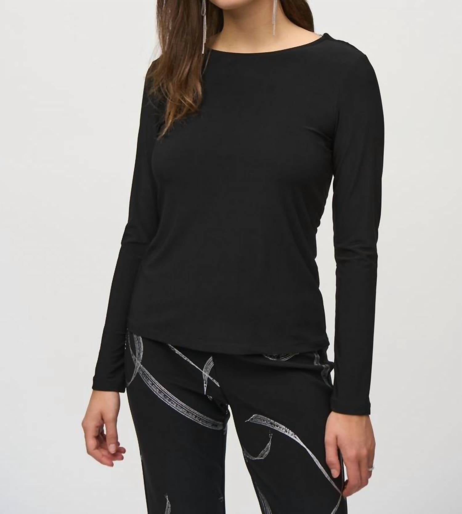 Топ с длинными рукавами и цепочкой приталенный черный Joseph Ribkoff
Топ с длинными рукавами и цепочкой приталенный черный Joseph Ribkoff