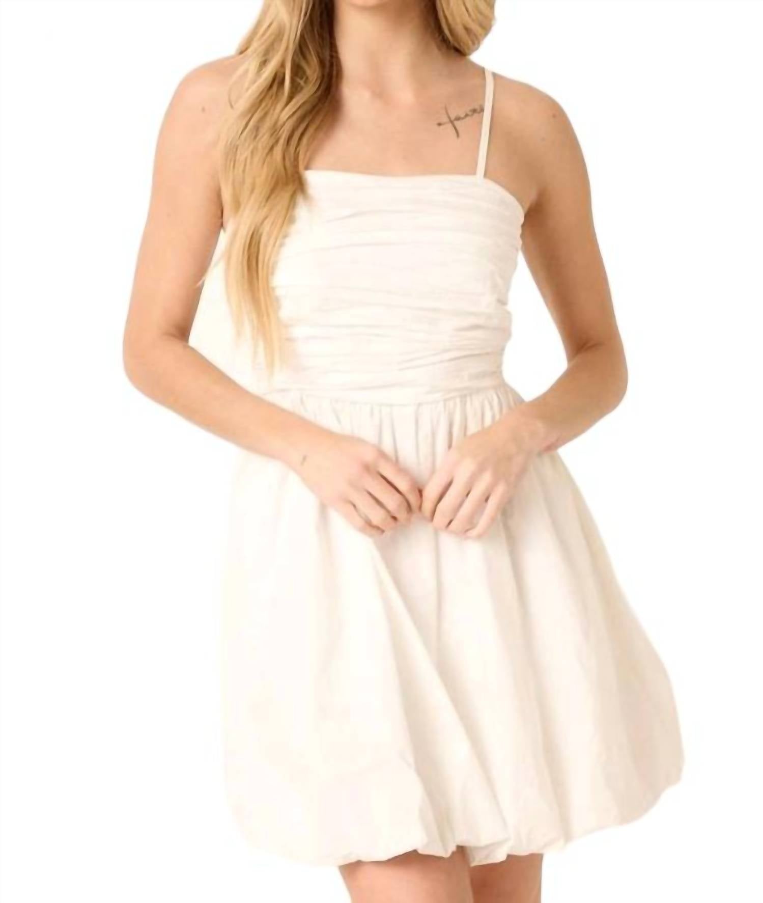 Мини-платье с рюшами и подолом-пузырем белого цвета mittoshop
Мини-платье с рюшами и подолом-пузырем белого цвета mittoshop