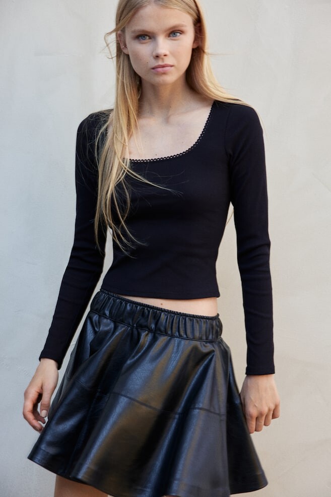 Хлопковый топ с отделкой пико H&M, черный
Хлопковый топ с отделкой пико H&M, черный