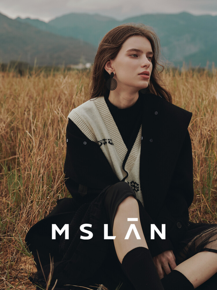 Вязаный жилет Mslan с V-образным вырезом и рисунком дракона, миндальный цвет
Вязаный жилет Mslan с V-образным вырезом и рисунком дракона, миндальный цвет