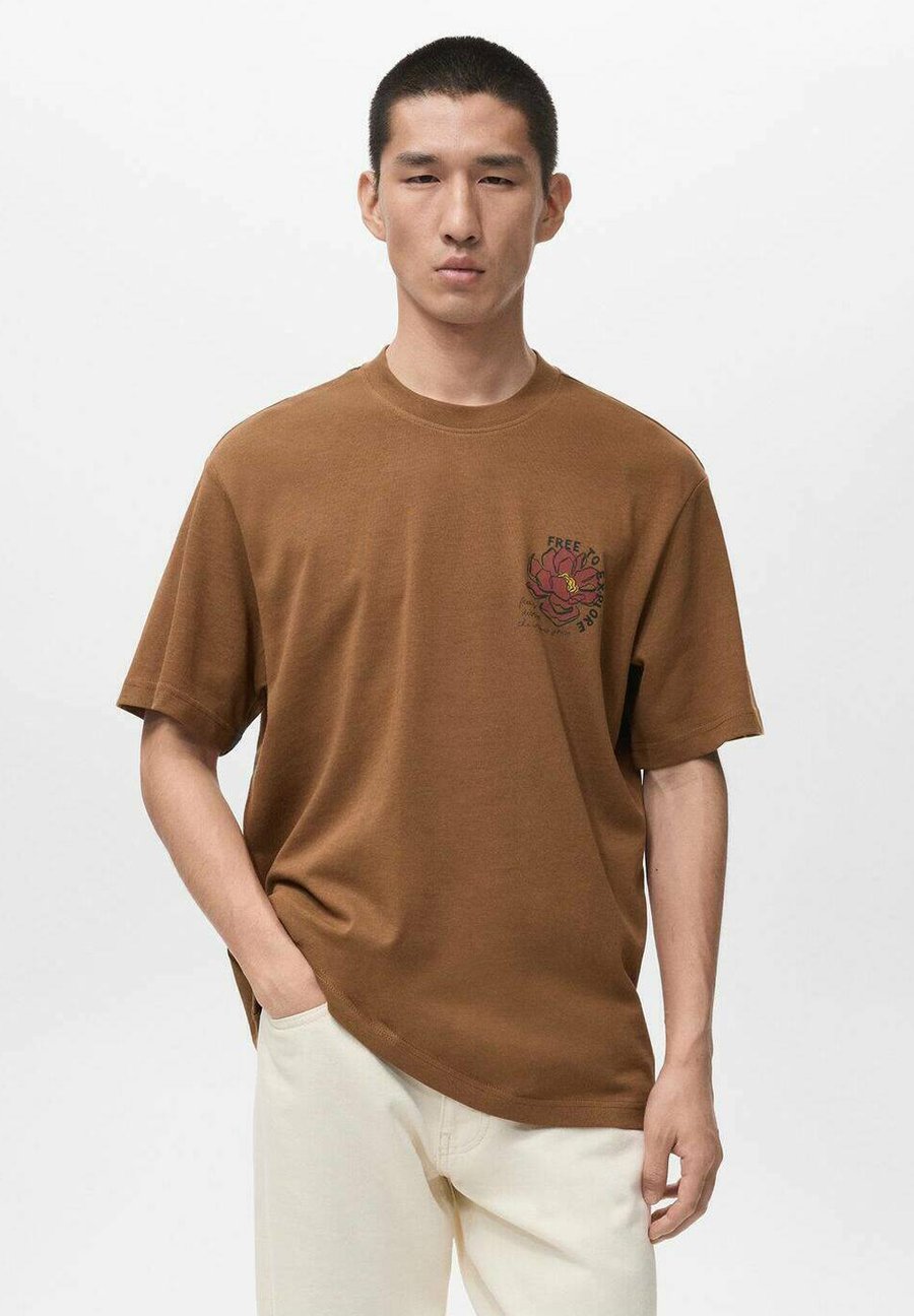Футболка Mango Print T-shirt, Tobacco-Braun/Brown, Коричневый, Футболка Mango Print T-shirt, Tobacco-Braun/Brown
Футболка Mango Print T-shirt, Tobacco-Braun/Brown, Коричневый, Футболка Mango Print T-shirt, Tobacco-Braun/Brown