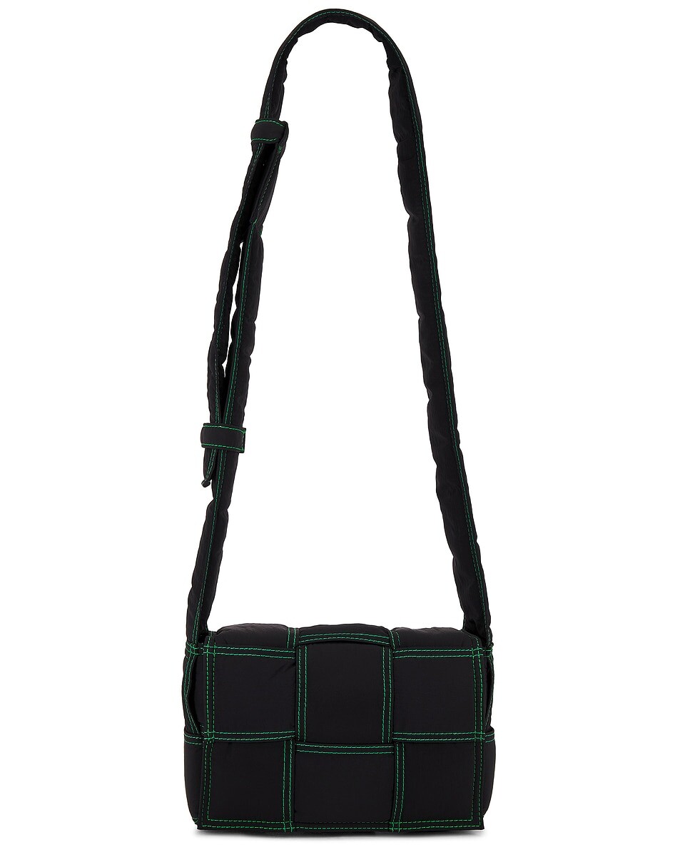 Сумка Small Padded Cassette Bottega Veneta, цвет Black & Parakeet
Сумка Small Padded Cassette Bottega Veneta, цвет Black & Parakeet