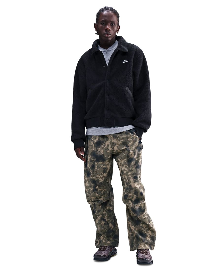 Мужская спортивная куртка-бомбер Sportswear Club с высоким ворсом Nike, Black/White
Мужская спортивная куртка-бомбер Sportswear Club с высоким ворсом Nike, Black/White