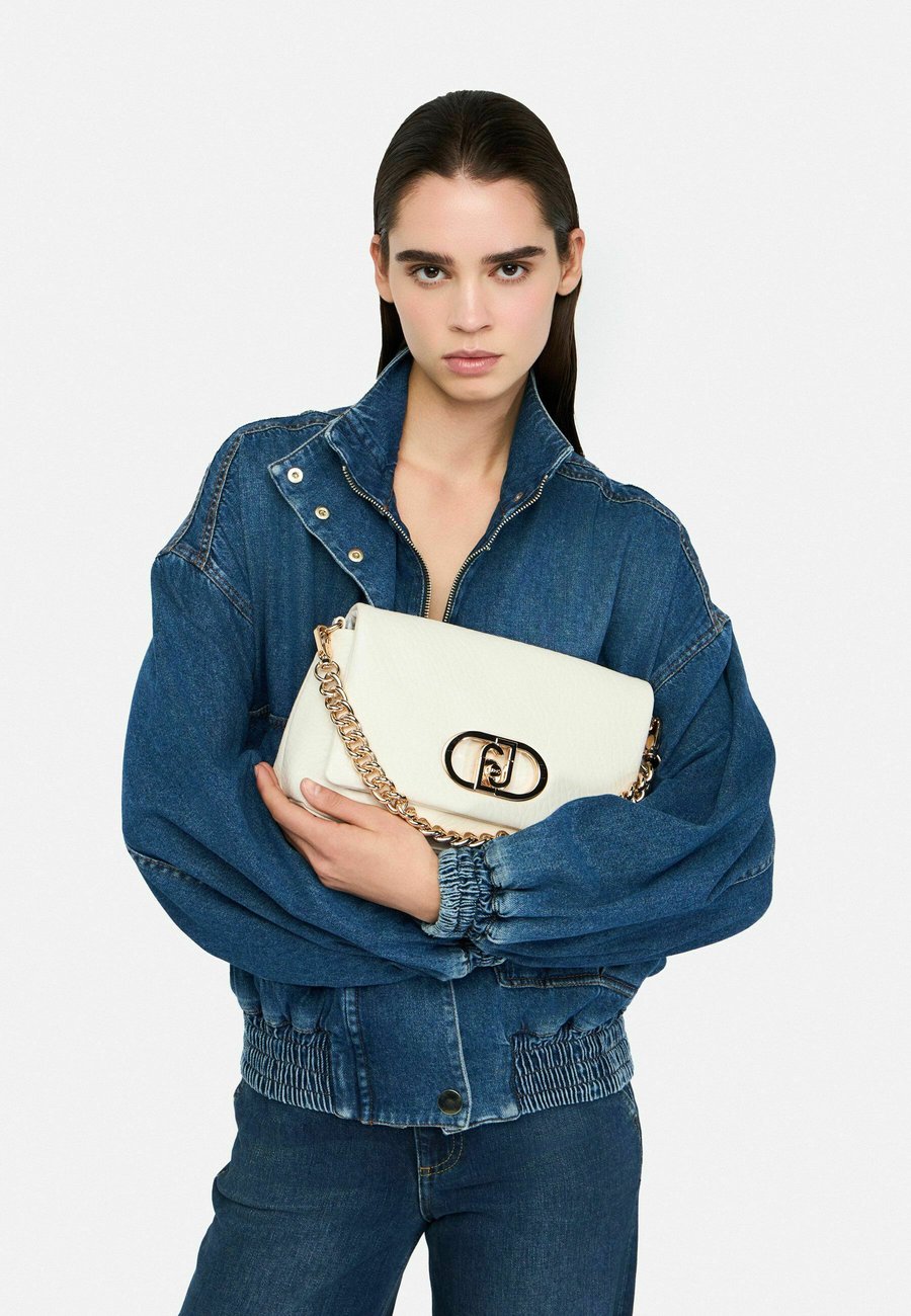 Сумка LIU JO LAPUFFY, White
Сумка LIU JO LAPUFFY, White