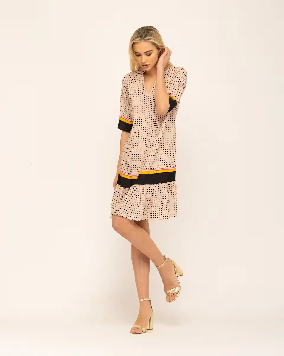 Короткое атласное платье в горошек Roma Niza, бежевый
Короткое атласное платье в горошек Roma Niza, бежевый