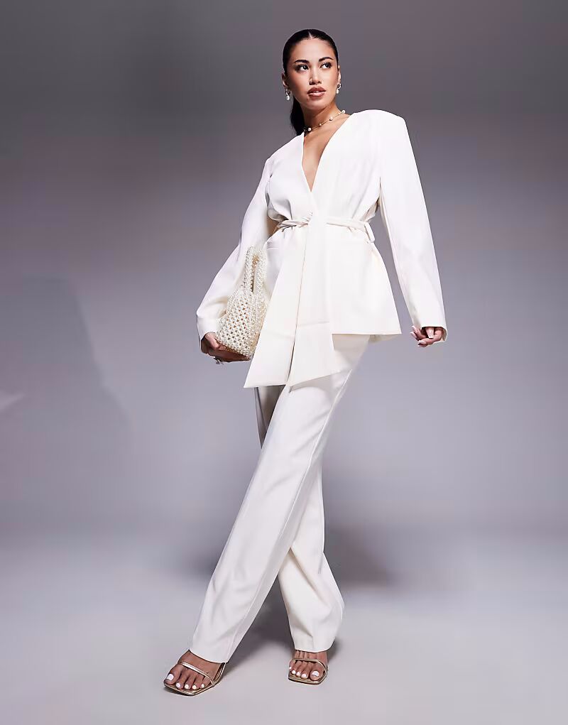 Блейзер без воротника с завязкой на талии цвета пахты Asos Design
Блейзер без воротника с завязкой на талии цвета пахты Asos Design