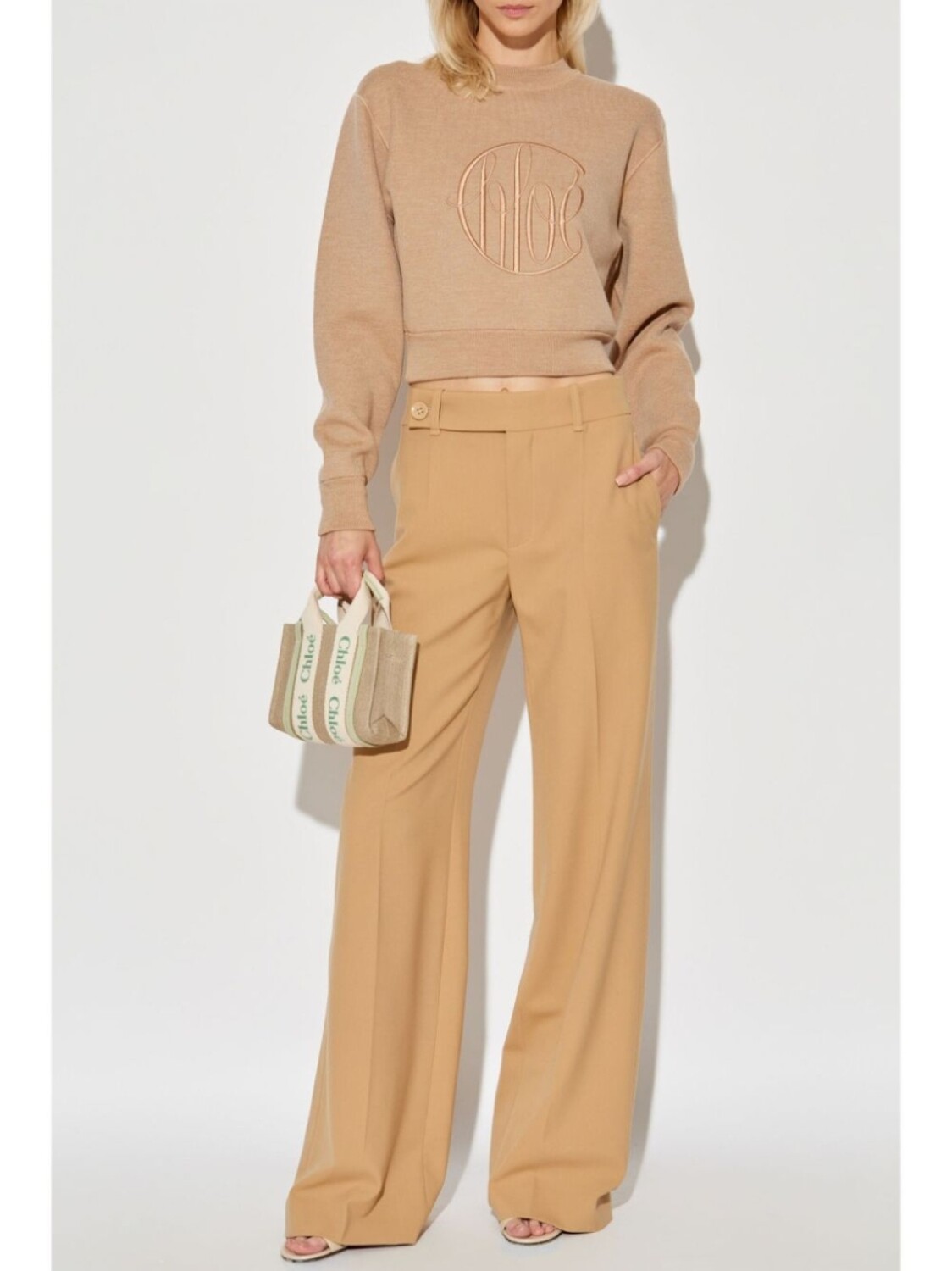 Chloé шерстяной джемпер с вышитым логотипом, нейтральный цвет
Chloé шерстяной джемпер с вышитым логотипом, нейтральный цвет