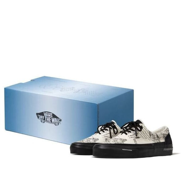 Кроссовки c2h4 x era shoes box white Vans, черный
Кроссовки c2h4 x era shoes box white Vans, черный