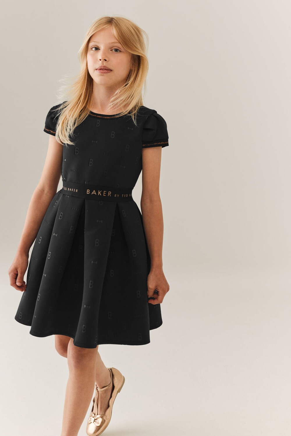 Черное платье из аквалангового материала с рельефным узором Baker by Ted Baker, черный
Черное платье из аквалангового материала с рельефным узором Baker by Ted Baker, черный