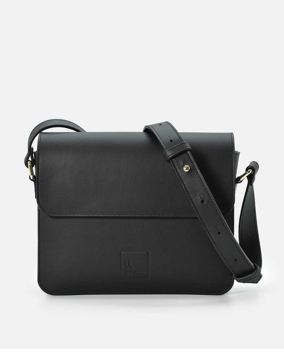 Квадратная черная кожаная женская сумка через плечо Leandra, черный
Квадратная черная кожаная женская сумка через плечо Leandra, черный