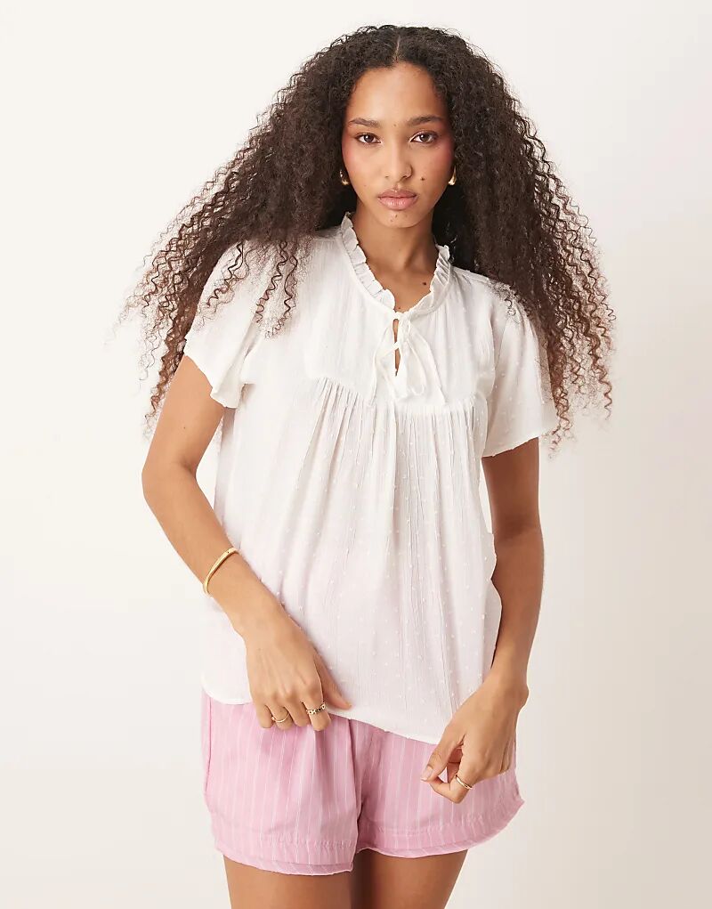 Блузка JDY с люверсами и завязками белого цвета
Блузка JDY с люверсами и завязками белого цвета